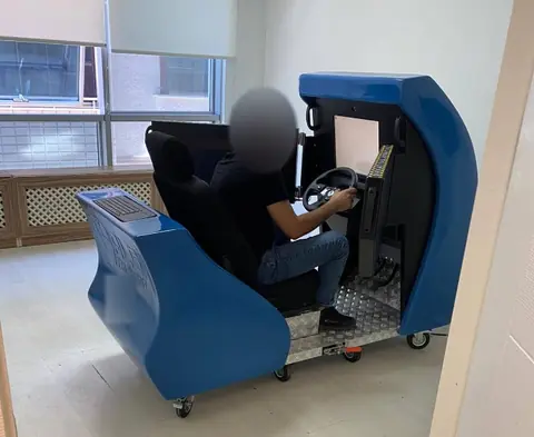 Kaynarca / Pendik’teki test odasında psikoteknik simülatörü başında direksiyon testi uygulaması